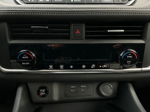 Used 2025 Nissan Rogue SV image 28