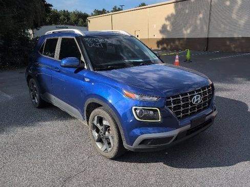 Used 2023 Hyundai Venue Limited w/ Cargo Package FWD image 1