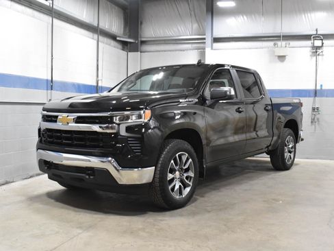 Used 2024 Chevrolet Silverado 1500 LT AWD/4WD image 7