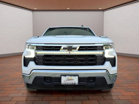 Used 2022 Chevrolet Silverado 1500 LT AWD/4WD image 2