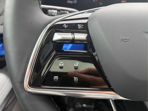 Used 2025 Cadillac Optiq Luxury 2 AWD/4WD image 13