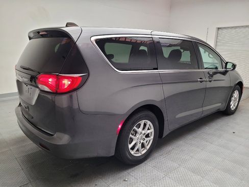 Used 2023 Chrysler Voyager LX FWD image 9