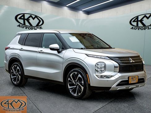 Used 2024 Mitsubishi Outlander SE FWD image 1