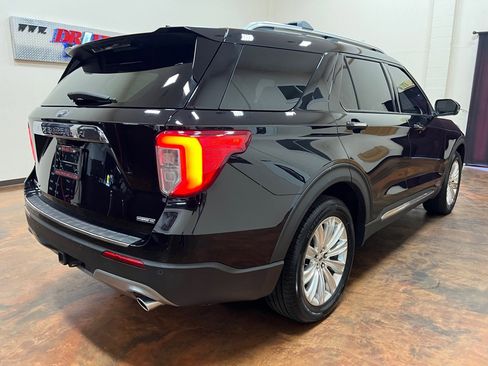 Used 2020 Ford Explorer Limited w/ Equipment Group 310A AWD/4WD image 9