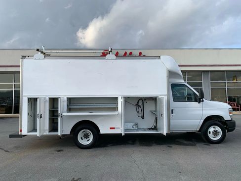 Used 2013 Ford E-450 and Econoline 450 Super Duty w/ PWR Locks & Windows Group image 22