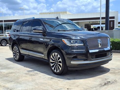 Used 2024 Lincoln Navigator Reserve AWD/4WD image 7