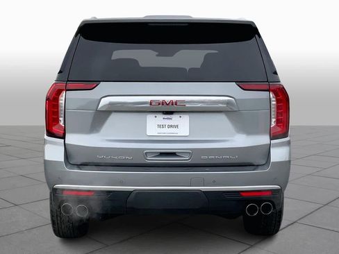 Used 2024 GMC Yukon Denali w/ Advanced Technology Package image 4