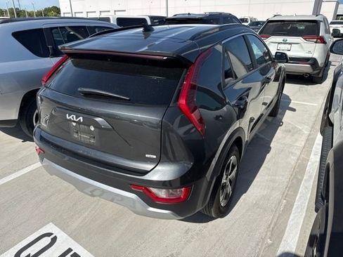 Used 2025 Kia Niro LX FWD image 8