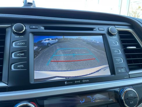 Used 2018 Toyota Highlander XLE image 12