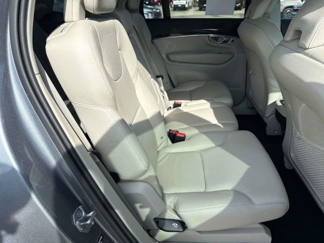 Used 2019 Volvo XC90 T6 Momentum AWD/4WD image 11