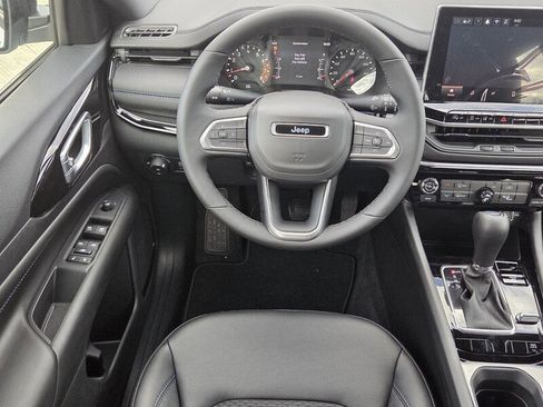 New 2026 Jeep Compass Latitude image 11