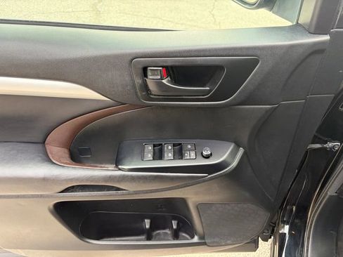 Used 2017 Toyota Highlander Plus image 26