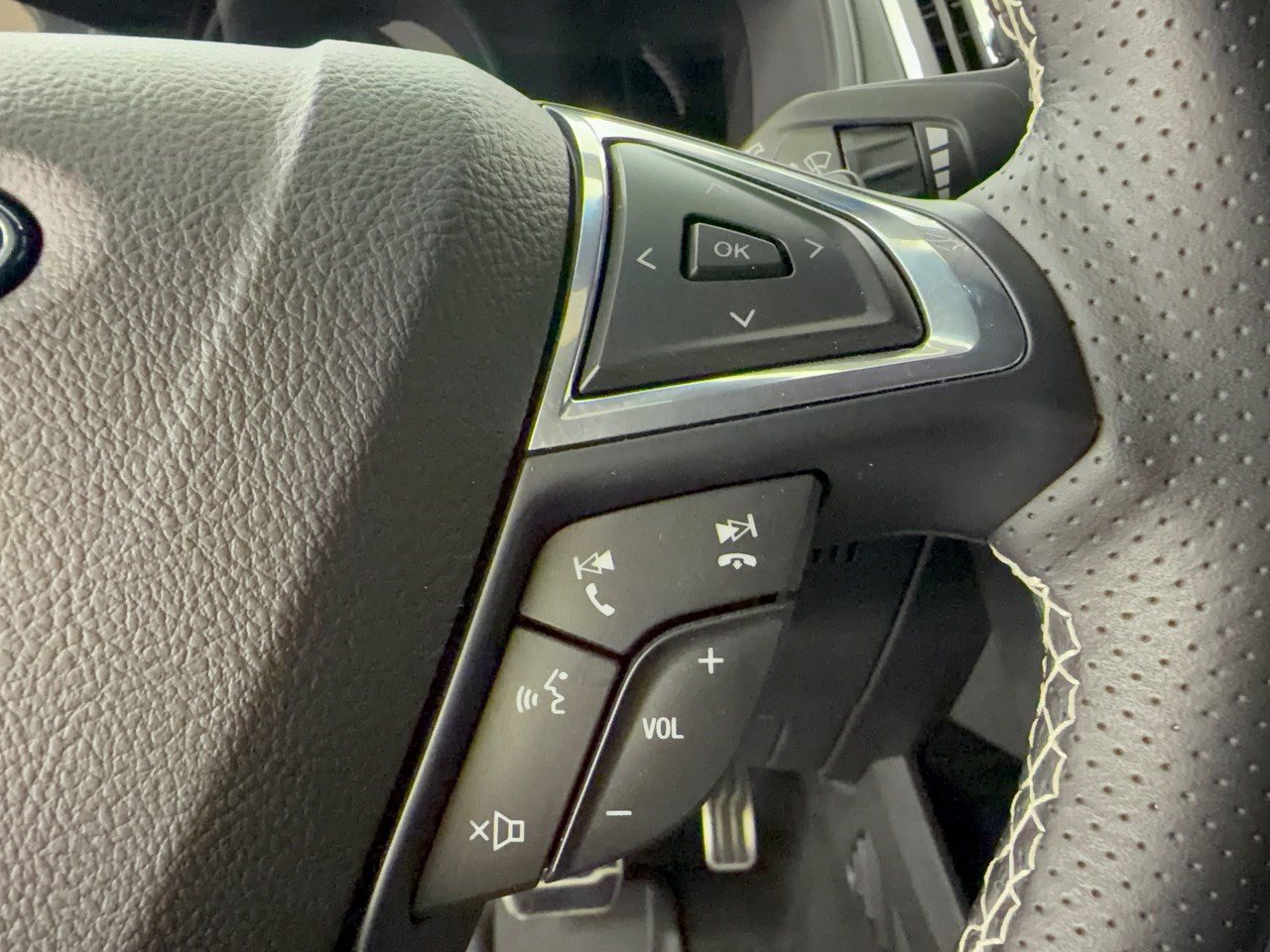 Used 2023 Ford Edge ST AWD/4WD image 19