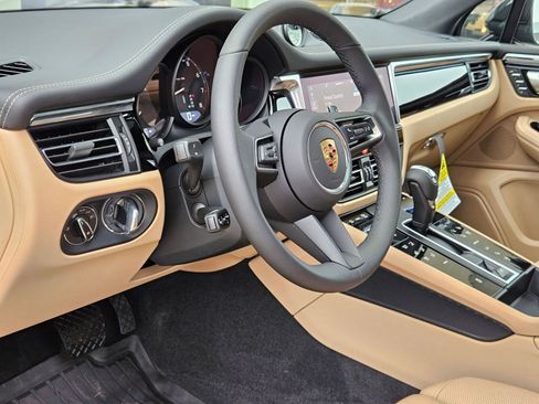 New 2026 Porsche Macan image 4