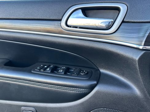 Certified 2020 Jeep Grand Cherokee Limited w/ Luxury Group II image 11