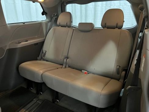 Certified 2017 Toyota Sienna XLE FWD image 11