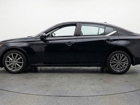 Used 2025 Nissan Altima 2.5 SV image 5