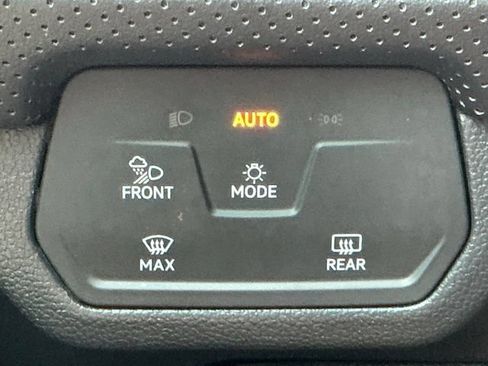 Certified 2024 Volkswagen Atlas Cross Sport SE w/ Panoramic Sunroof Package FWD image 33