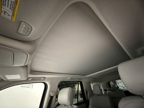 Used 2025 Ford Expedition Platinum image 9