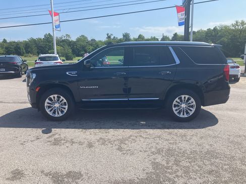 Used 2024 GMC Yukon SLT w/ SLT Luxury Package AWD/4WD image 4