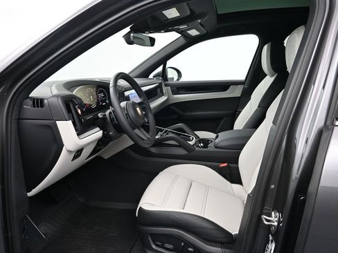 Used 2026 Porsche Cayenne AWD/4WD image 4