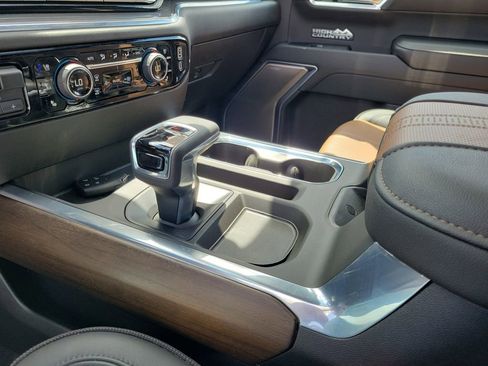 Used 2025 Chevrolet Silverado 1500 High Country w/ Technology Package AWD/4WD image 29