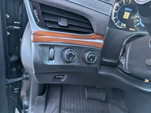 Used 2020 Cadillac Escalade Premium Luxury image 11