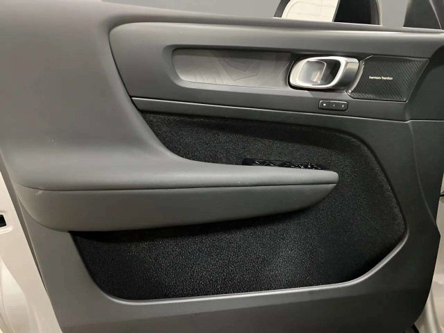 Used 2023 Volvo XC40 Recharge Ultimate AWD/4WD image 16