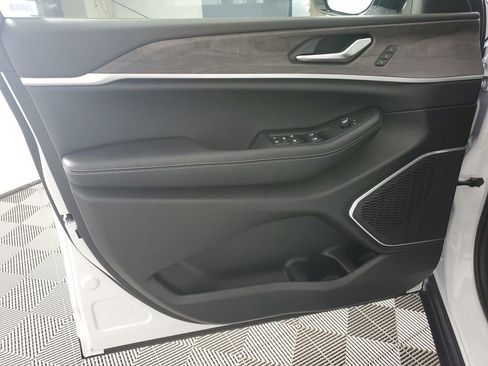 New 2025 Jeep Grand Cherokee Limited w/ Black Appearance Package image 27