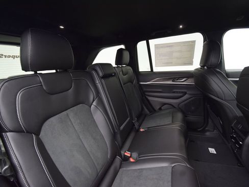 New 2026 Jeep Grand Cherokee 4WD image 17