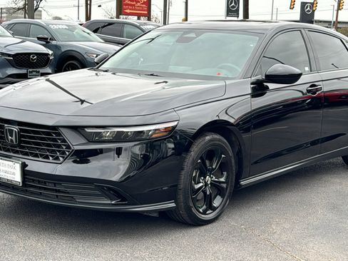 Used 2025 Honda Accord SE image 4