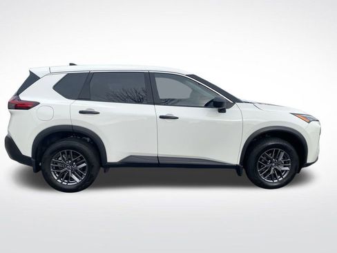 Used 2023 Nissan Rogue S image 8