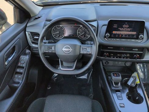 Used 2025 Nissan Rogue SV FWD image 18