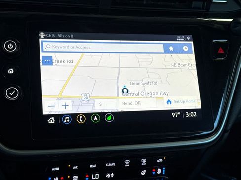 Used 2022 Chevrolet Bolt EUV Premier w/ Sun & Sound Package FWD image 21