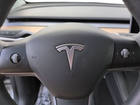 Used 2021 Tesla Model Y Long Range AWD/4WD image 23