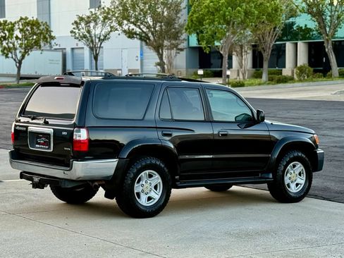 Used 2002 Toyota 4Runner SR5 RWD image 6