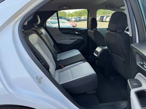 Used 2019 Chevrolet Equinox LS FWD image 11