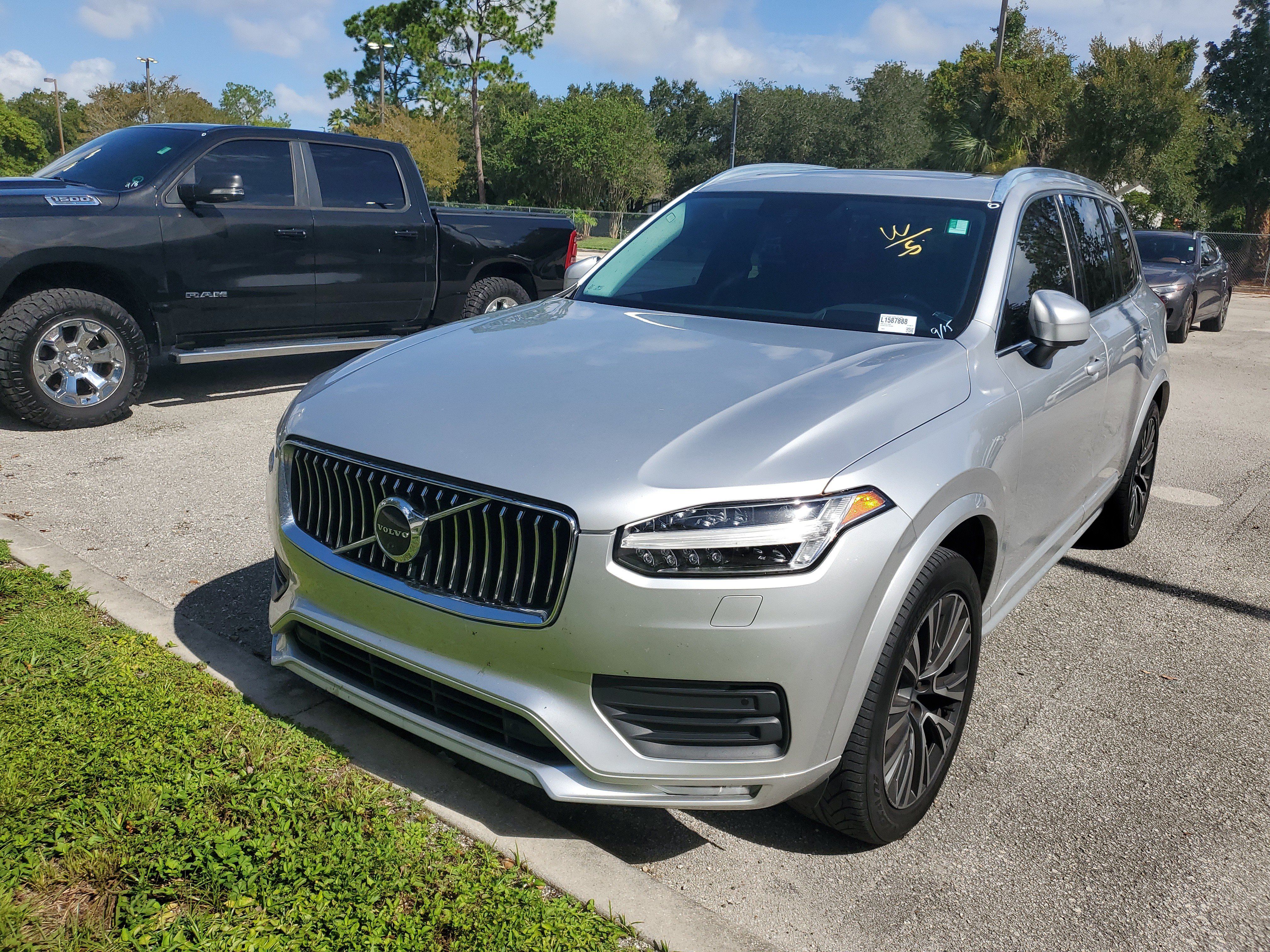 Used 2020 Volvo XC90 T6 Momentum w/ Protection Package Premier AWD/4WD image 4