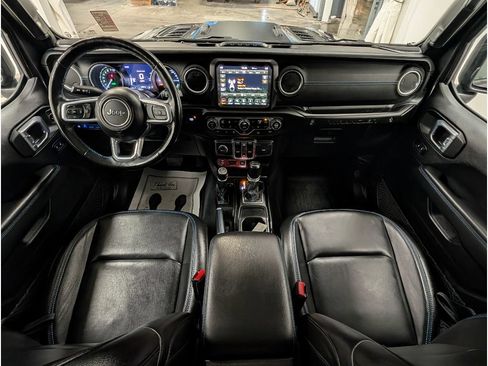 Used 2021 Jeep Wrangler Unlimited Rubicon 4xe w/ Cold Weather Group AWD/4WD image 12