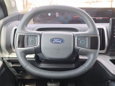 Used 2025 Ford Expedition Active image 18