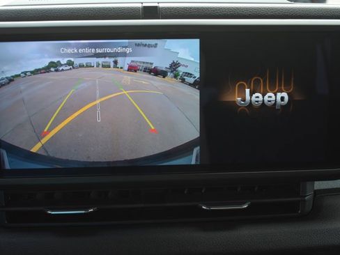 Used 2024 Jeep Wrangler Unlimited AWD/4WD image 25