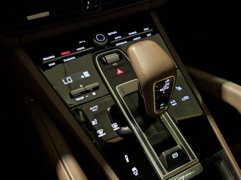 Certified 2022 Porsche Cayenne Turbo AWD/4WD image 37