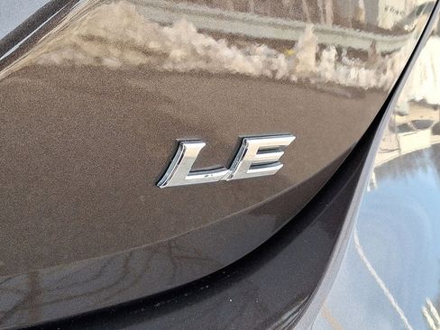 Used 2018 Toyota Camry LE image 26