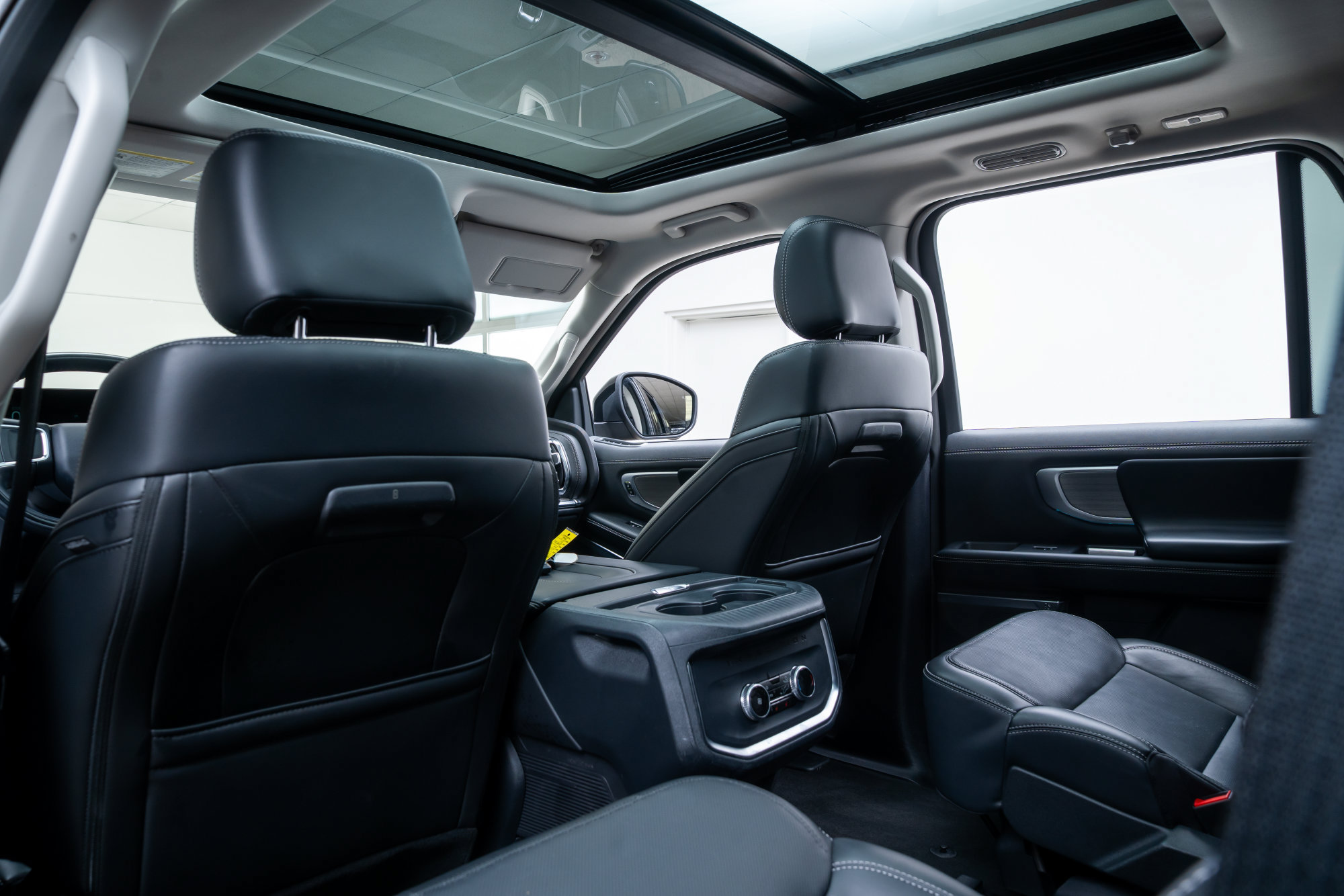 Used 2025 Ford Expedition Platinum AWD/4WD image 25