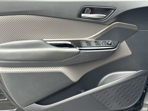 Used 2021 Toyota C-HR Limited image 18