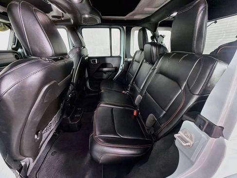 Used 2024 Jeep Wrangler Unlimited Rubicon AWD/4WD image 23