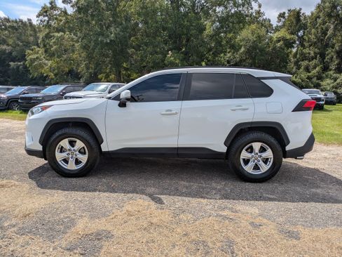 Used 2021 Toyota RAV4 XLE AWD/4WD image 7