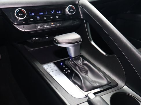 Certified 2024 Hyundai Elantra SEL image 25