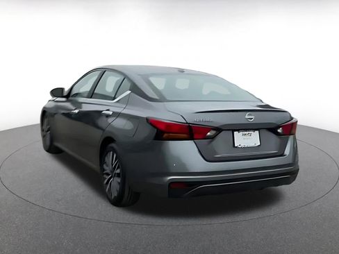 Used 2025 Nissan Altima 2.5 SV image 11