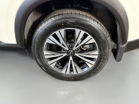 Used 2023 Nissan Rogue SV image 37